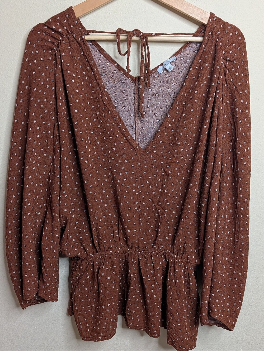 White Birch Ditsy Floral Peplum Blouse Plus Size 1X Rust Brown Rayon V-Neck